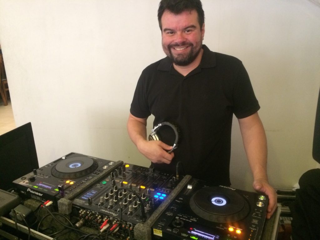 dj-felipe-andrade-restaurante-ipiati-rj