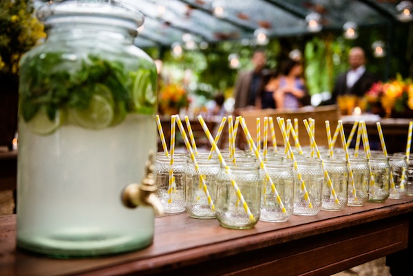 Welcome Drinks_Foto de Água de Coco- Blog Casamento em Búzios_Guia de Fornecedores_Fabio Moro