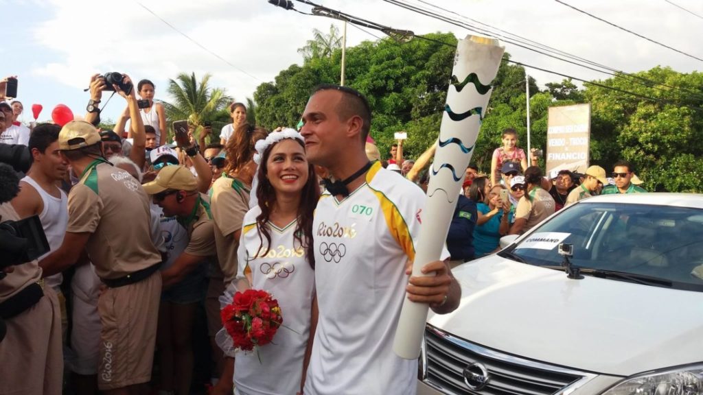 Pedido de casamento no revezamento da tocha Olímpica_foto1