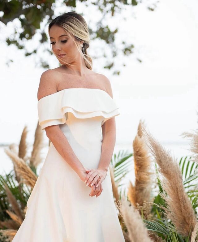 Como não suspirar por essa produção impecável da noivinha? A beleza ficou por conta das talentosas meninas da @mkbeautybuzios, para um casamento encantador em Búzios, com assessoria impecável orquestrada pela @raquelabdu e um buffet maravilhoso assinado pelo @captainsbuffetbuzios.

Deslize para conferir cada detalhe desse dia cheio de amor à beira-mar!

Fotos: SEAMO

_
#casamentoembuzios #buzios #noiva #belezadanoiva #rjweddings #maquiagemnoiva #penteadonoiva