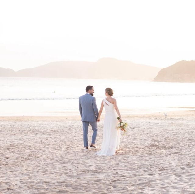 O SIM de Irene e Bruno, casal que subiu ao altar no maravilhoso espaço do @espelhodasaguas e teve um dia perfeito do jeitinho que tanto sonharam ao comando da @raquelabdu 

Casar em Búzios é simplesmente um sonho! 🌊✨

Fotos:  @nigofurtadofotografia 

#casamentoembuzios #casamentonapraia #casamento #noivos #cerimonial