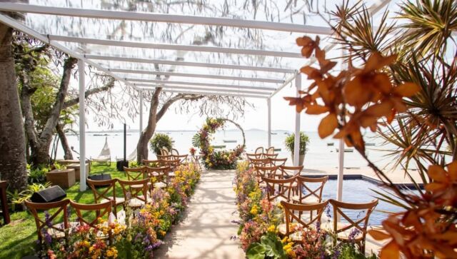 Um casamento dos sonhos na @casatresmarias.buzios com o cerimonial orquestrado pela @patriciacamposassessoria 

Casar à beira mar é simplesmente mágico!

Se inspire mais em casamentoembuzios.com 🌊

#casamentoembuzios #buzios #casamentonapraia #casamento #noivos